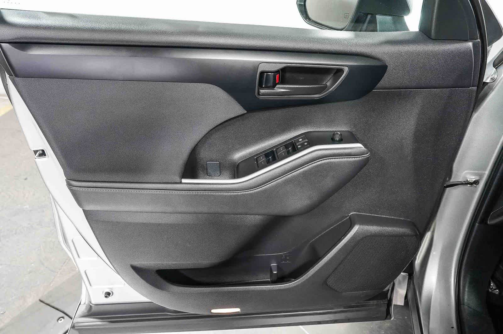 2025 Toyota Highlander LE