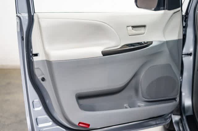 2012 Toyota Sienna LE