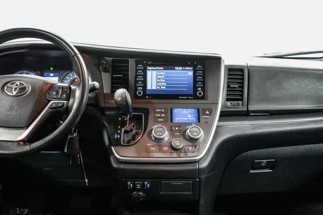 2020 Toyota Sienna SE