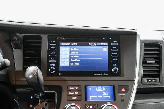 2020 Toyota Sienna SE