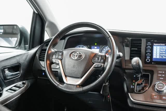 2020 Toyota Sienna SE