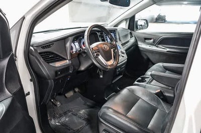 2020 Toyota Sienna SE