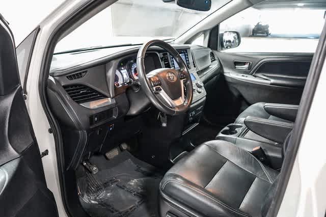 2020 Toyota Sienna SE