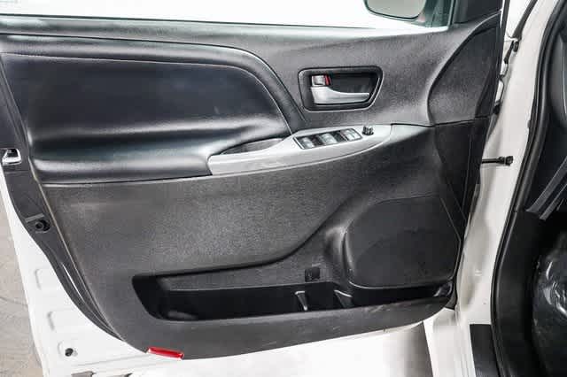 2020 Toyota Sienna SE