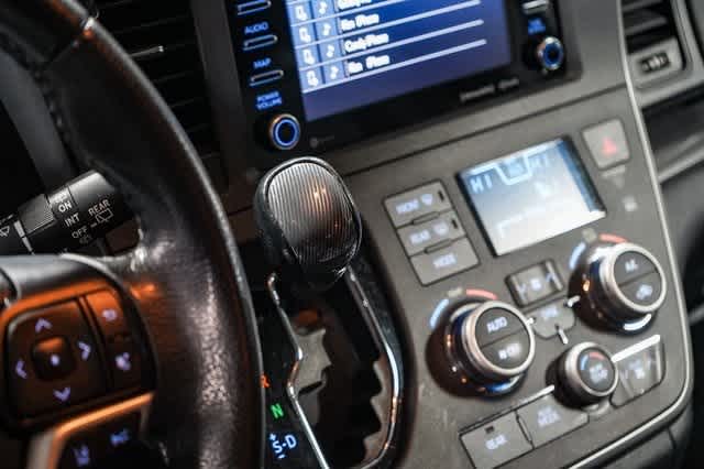 2020 Toyota Sienna SE