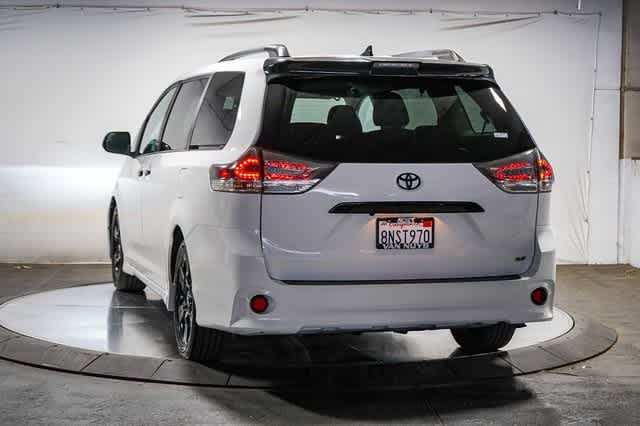 2020 Toyota Sienna SE