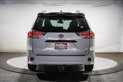2020 Toyota Sienna SE