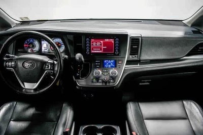 2020 Toyota Sienna SE