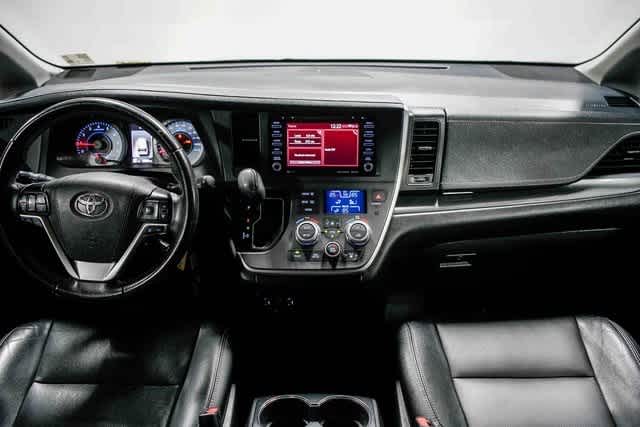 2020 Toyota Sienna SE