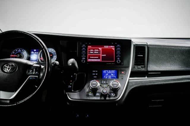 2020 Toyota Sienna SE