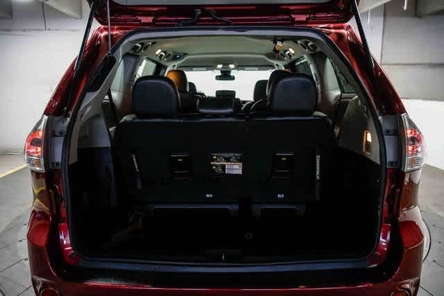 2020 Toyota Sienna SE