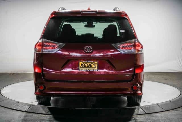 2020 Toyota Sienna SE