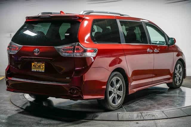 2020 Toyota Sienna SE