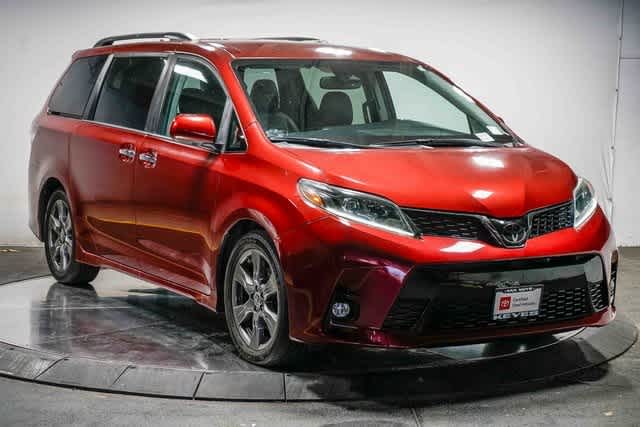 2020 Toyota Sienna SE