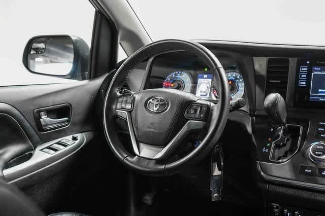 2017 Toyota Sienna SE