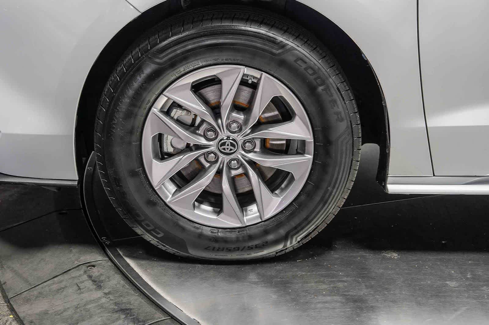 2024 Toyota Sienna XLE