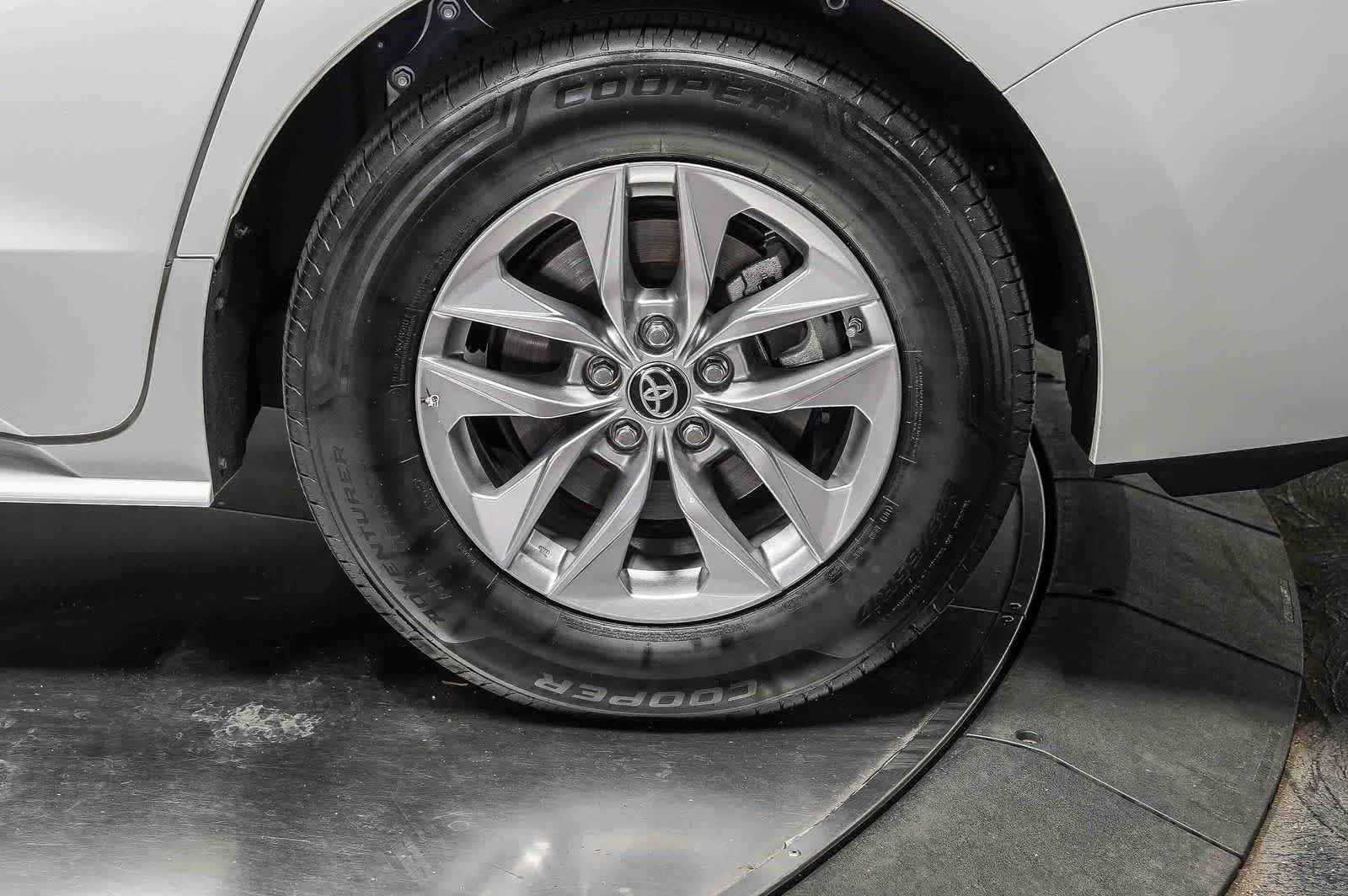 2024 Toyota Sienna XLE