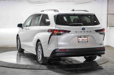 2024 Toyota Sienna XLE