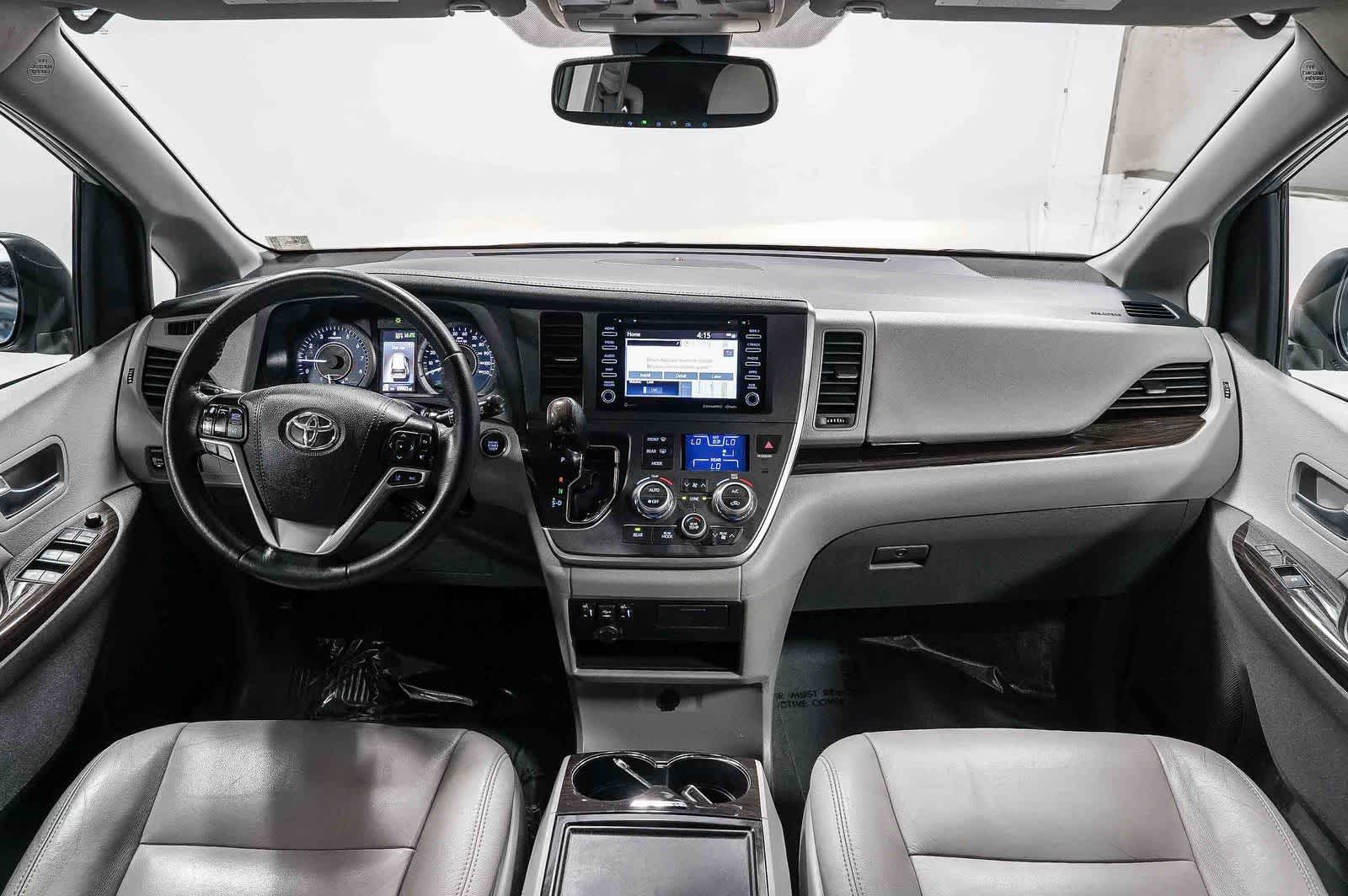 2020 Toyota Sienna XLE