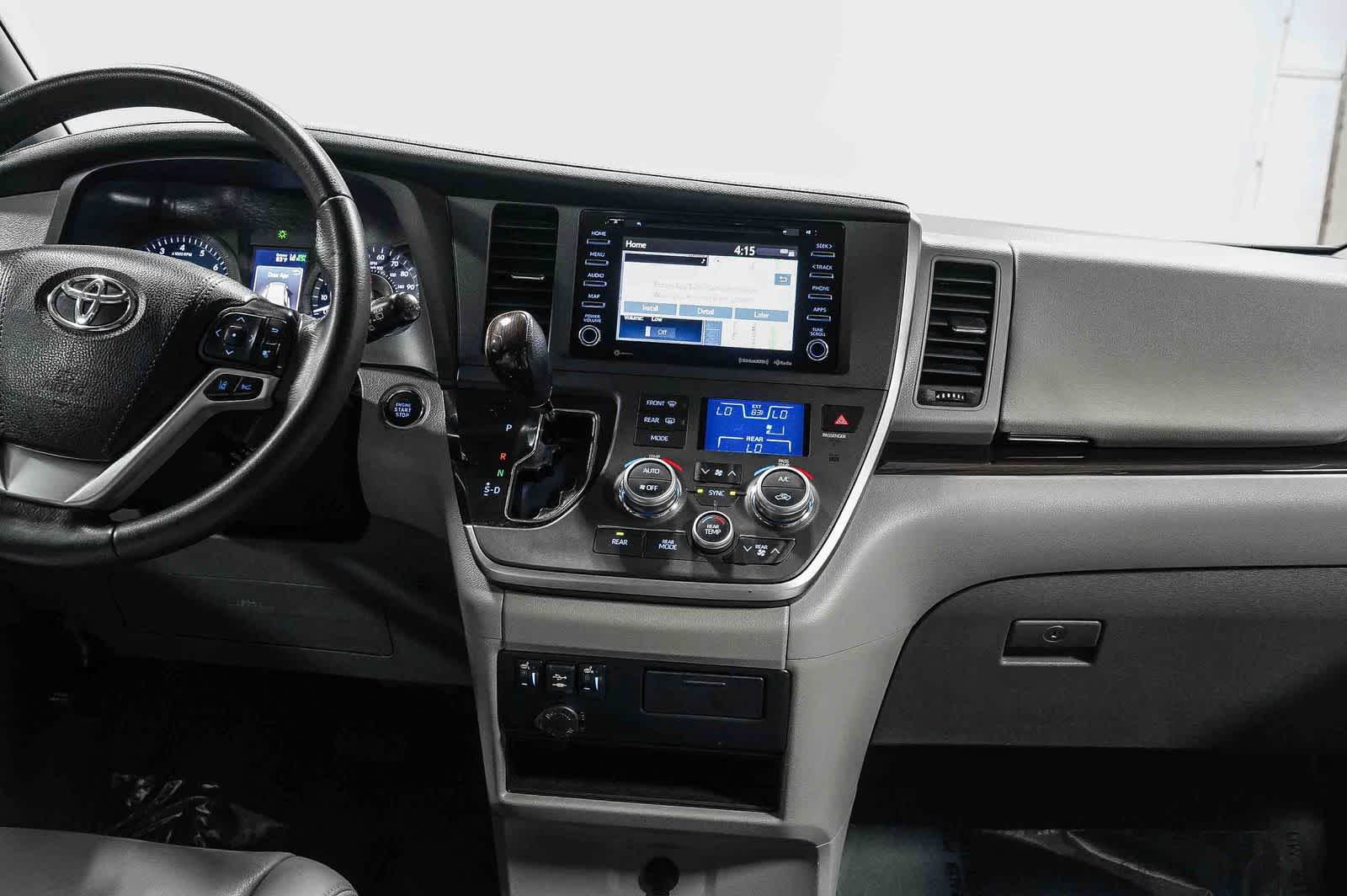 2020 Toyota Sienna XLE
