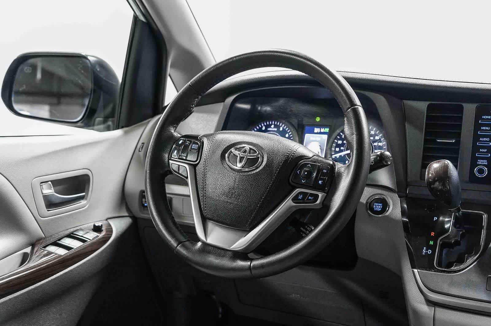 2020 Toyota Sienna XLE