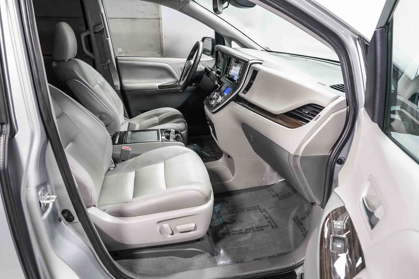 2020 Toyota Sienna XLE