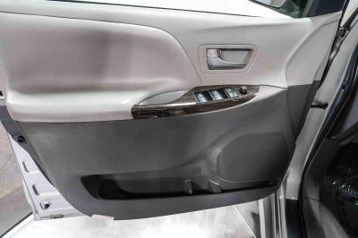 2020 Toyota Sienna XLE