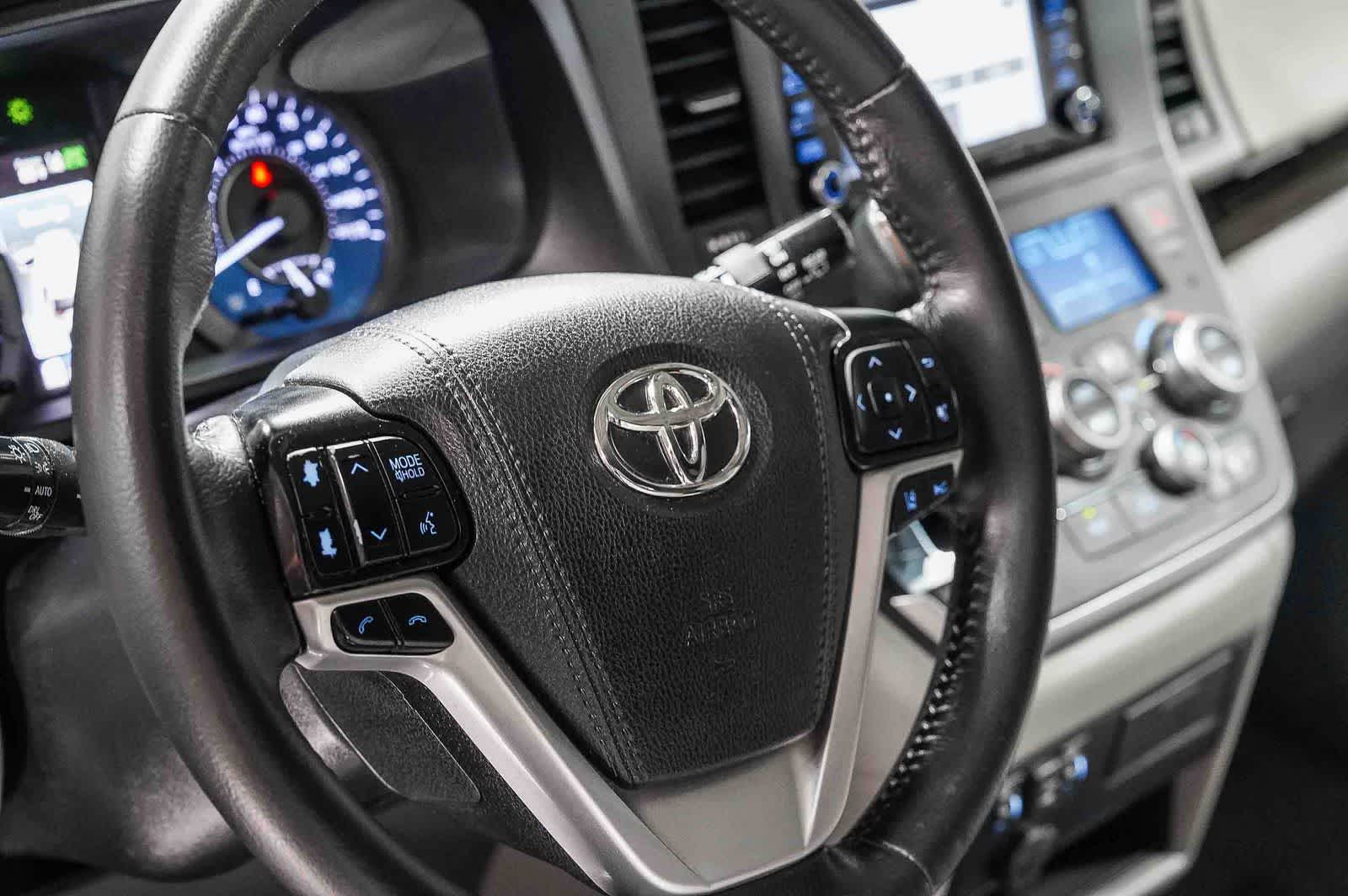 2020 Toyota Sienna XLE