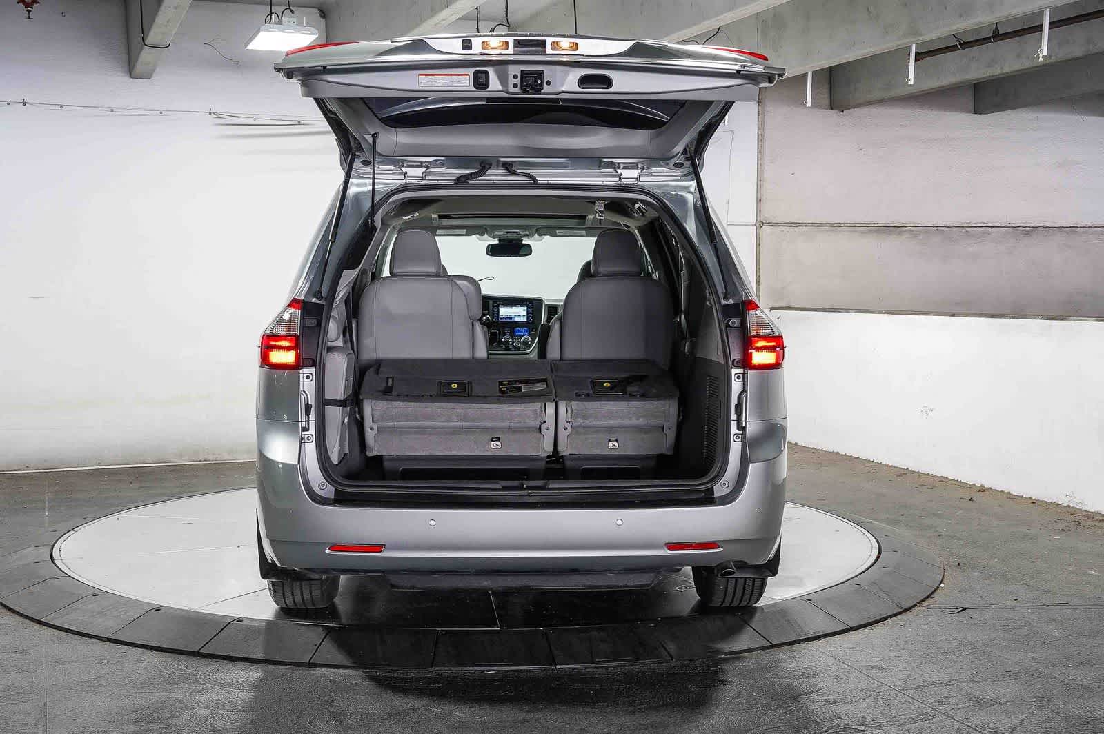 2020 Toyota Sienna XLE
