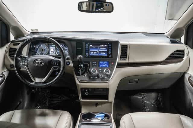2019 Toyota Sienna XLE