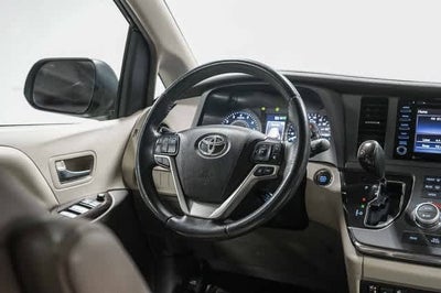 2019 Toyota Sienna XLE