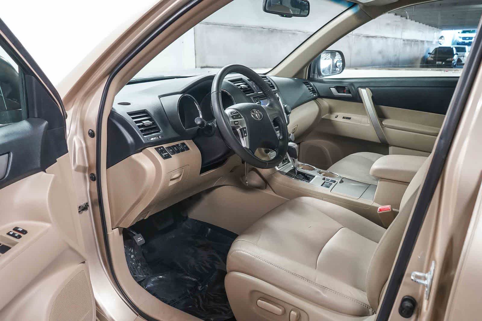 2013 Toyota Highlander SE