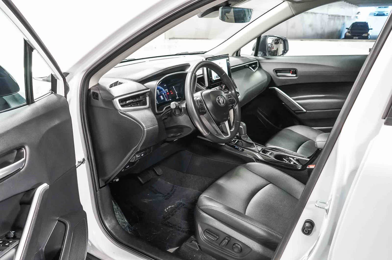 2025 Toyota Corolla Cross XLE