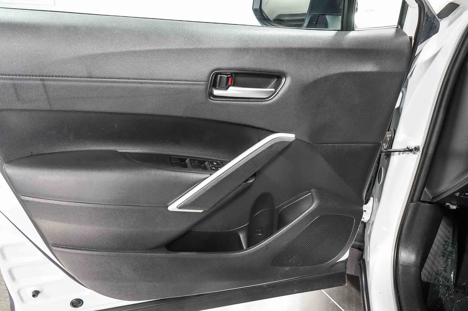 2025 Toyota Corolla Cross XLE