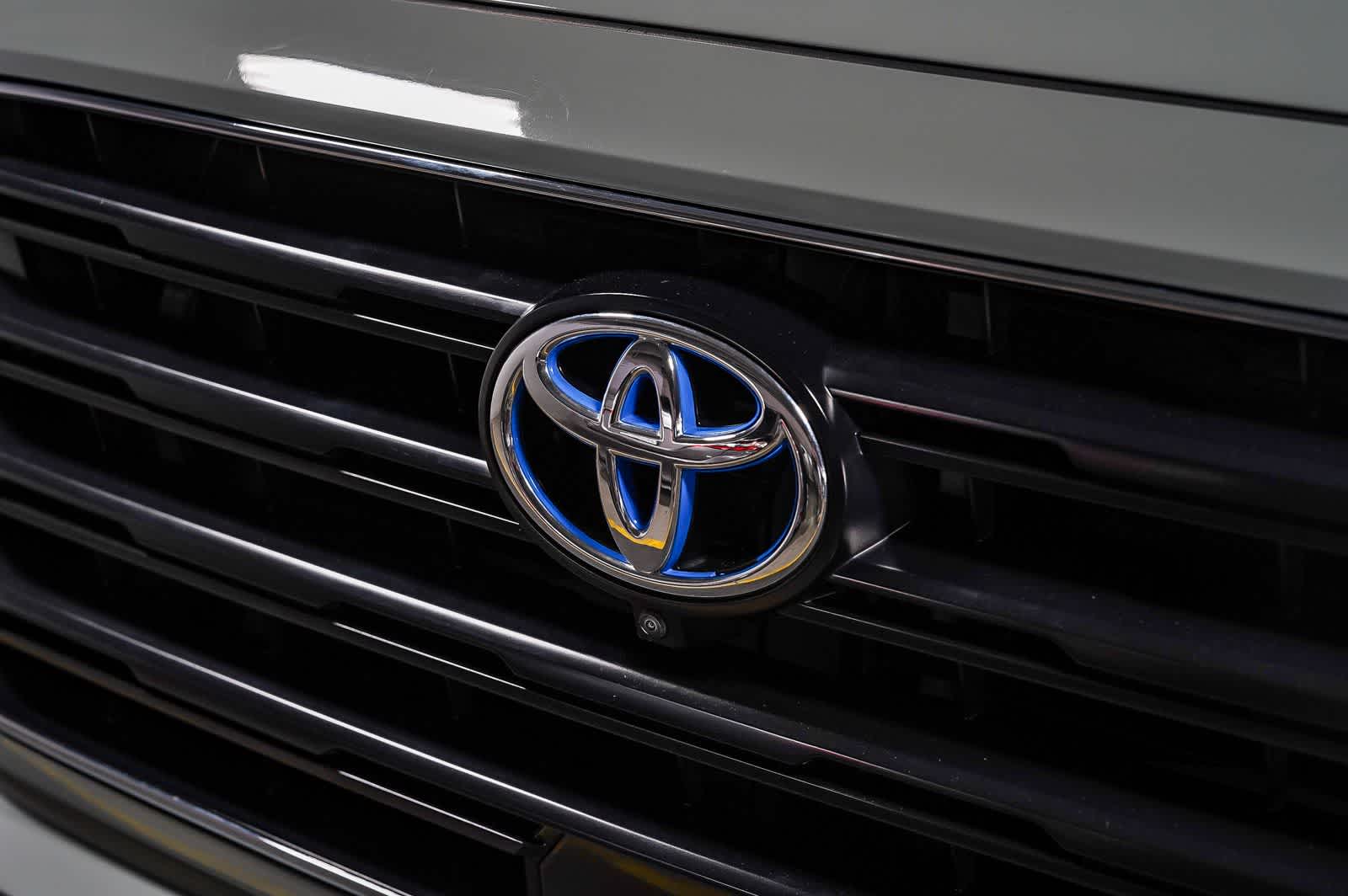2024 Toyota Sequoia SR5