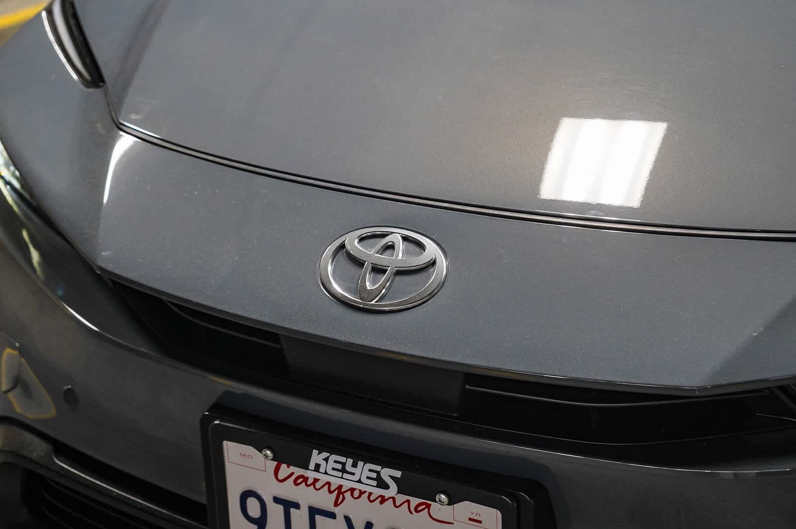 2025 Toyota Prius LE