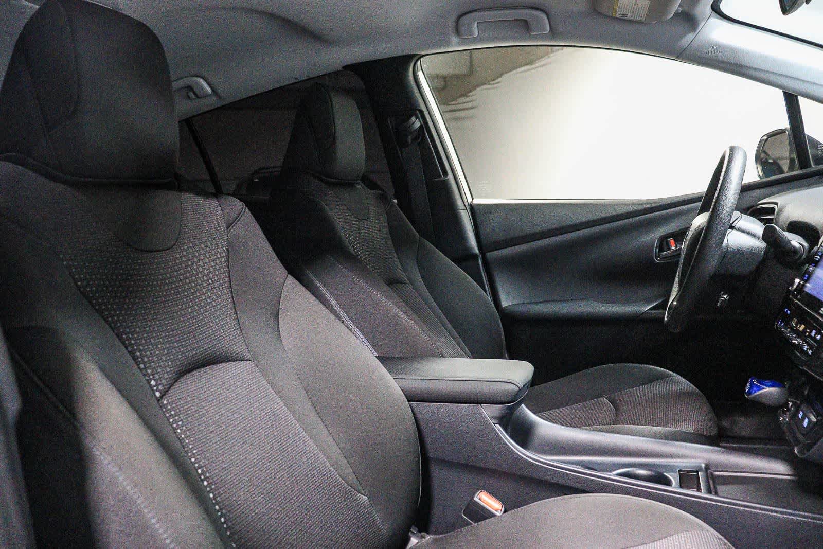 2022 Toyota Prius LE