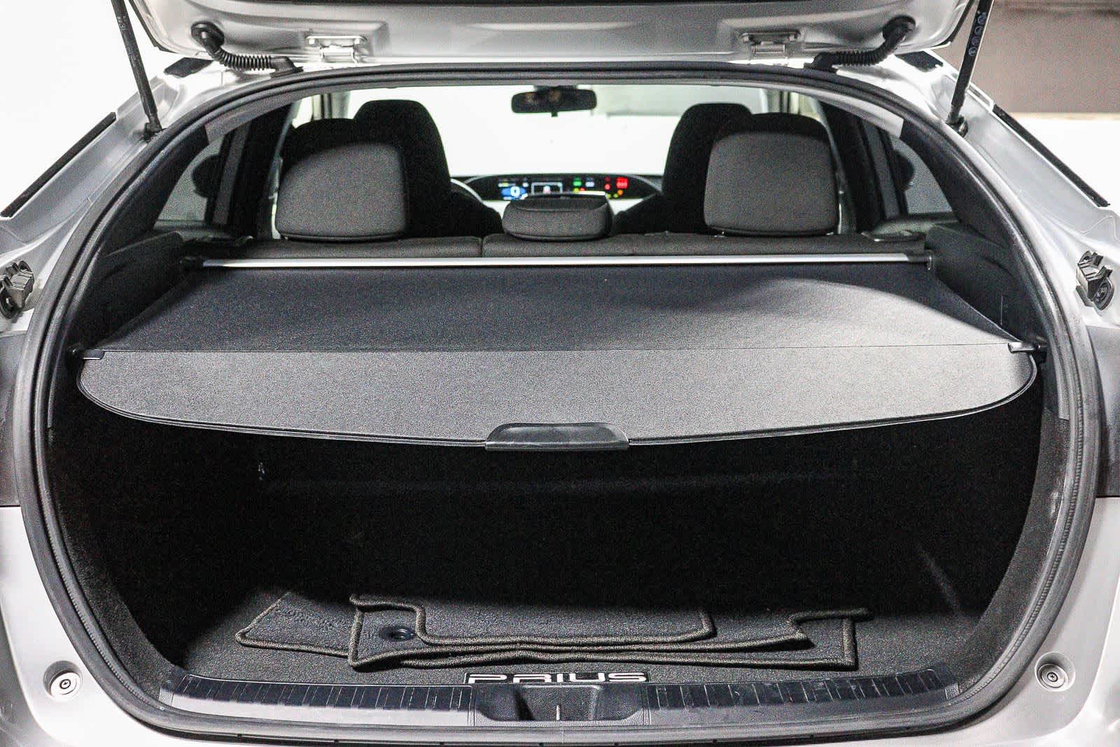 2022 Toyota Prius LE