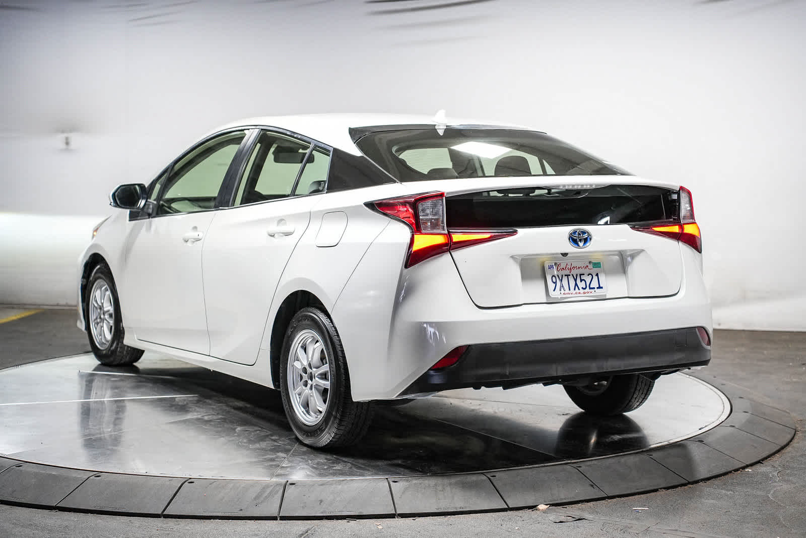 2019 Toyota Prius L Eco