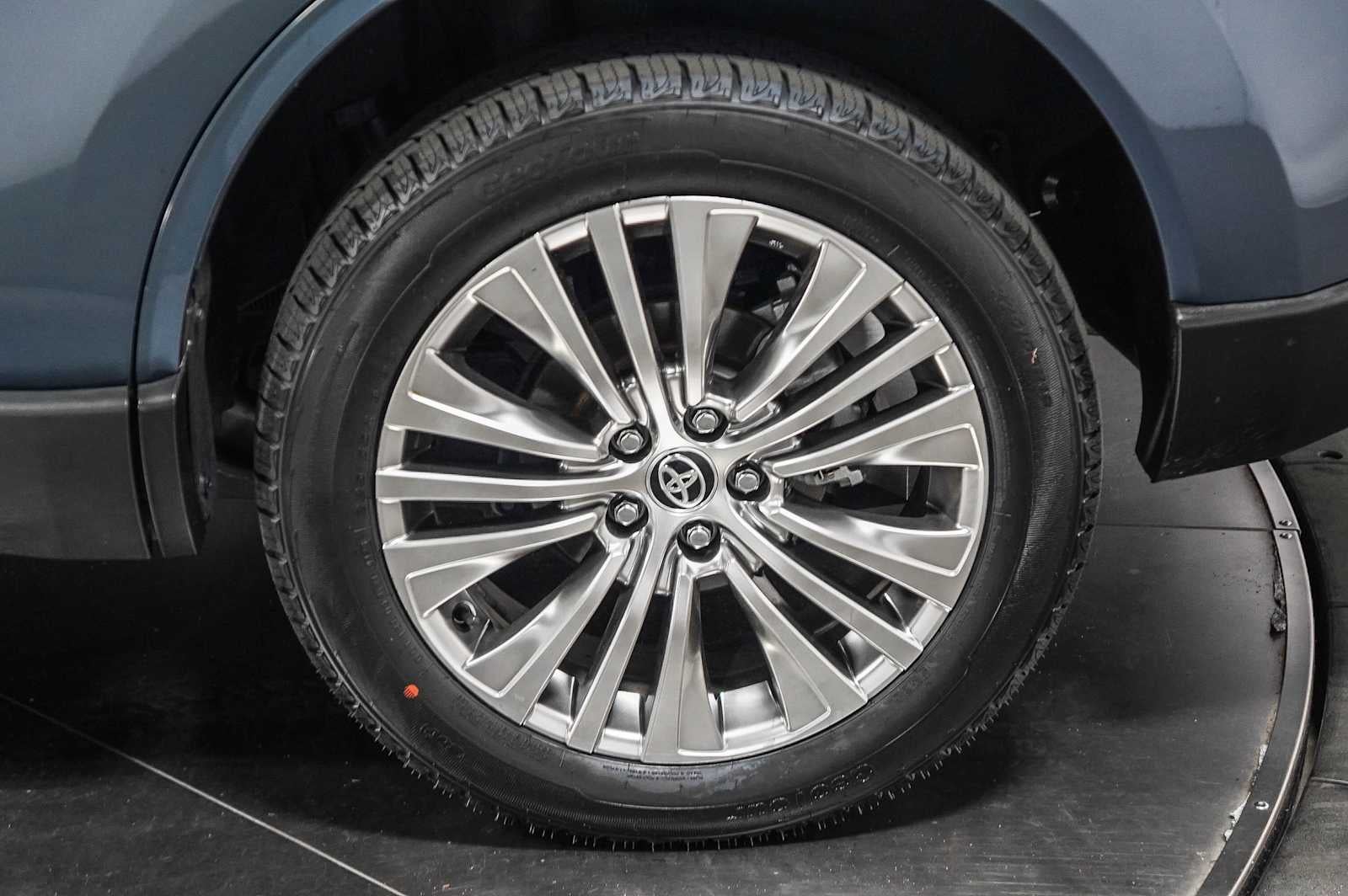 2023 Toyota Venza XLE