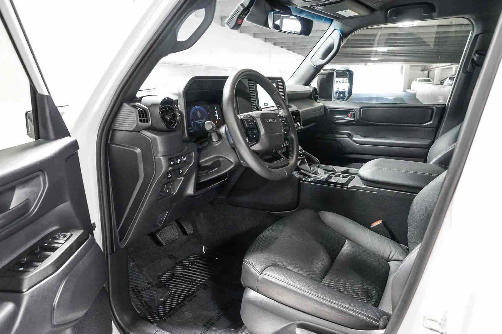 2025 Toyota Land Cruiser 4WD (Natl)