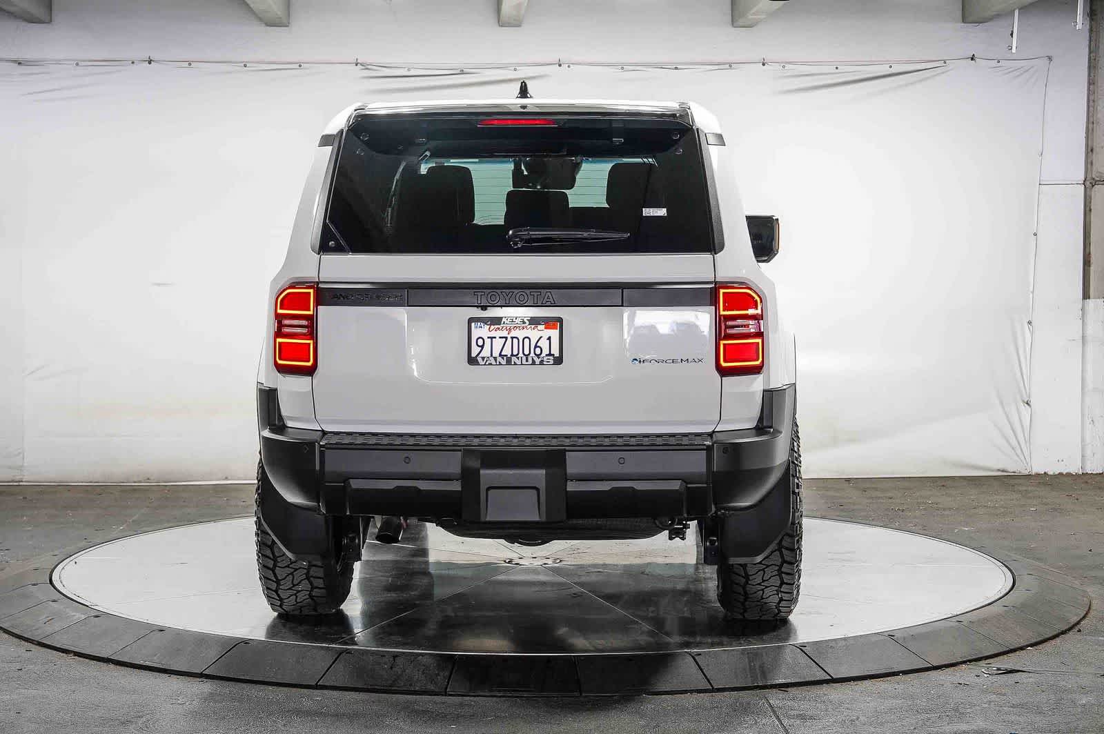 2025 Toyota Land Cruiser 4WD (Natl)