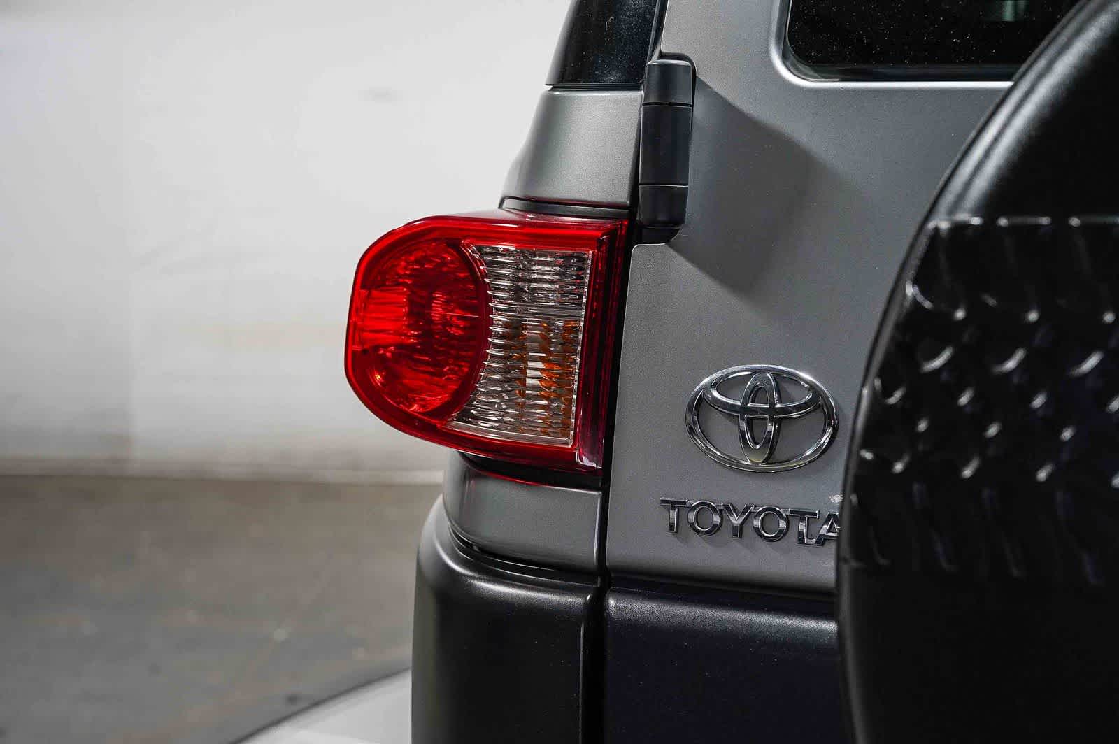 2011 Toyota FJ Cruiser 4WD 4dr Auto (Natl)