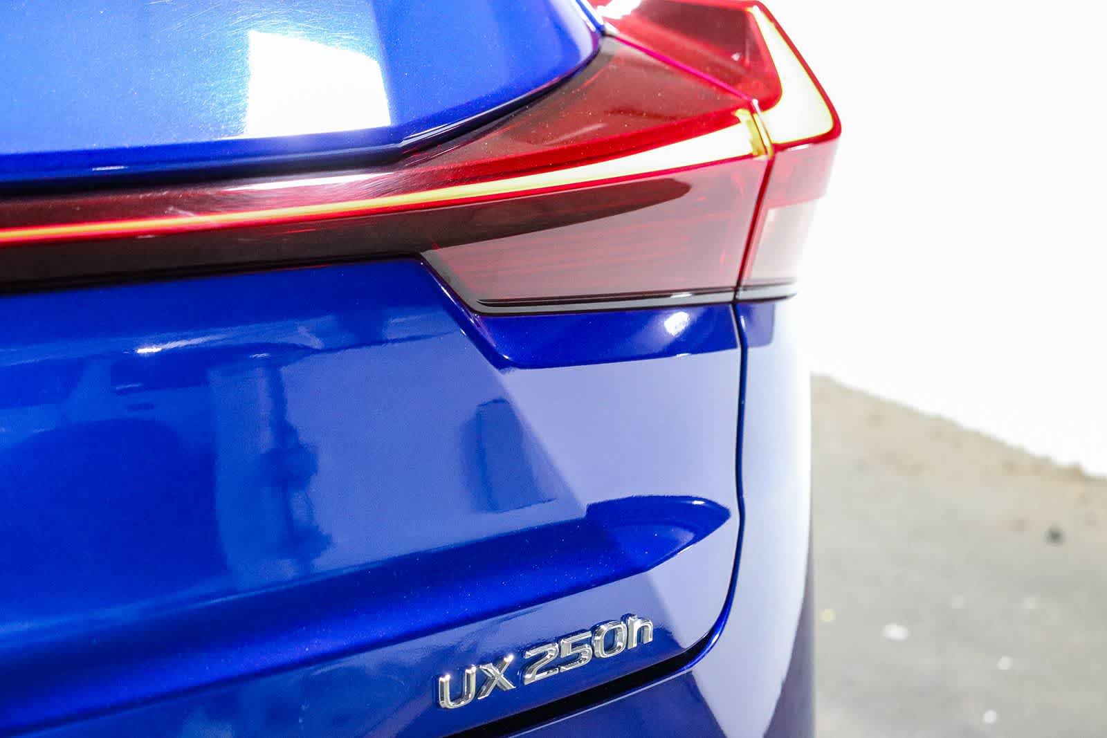 2023 Lexus UX 250h F SPORT Design