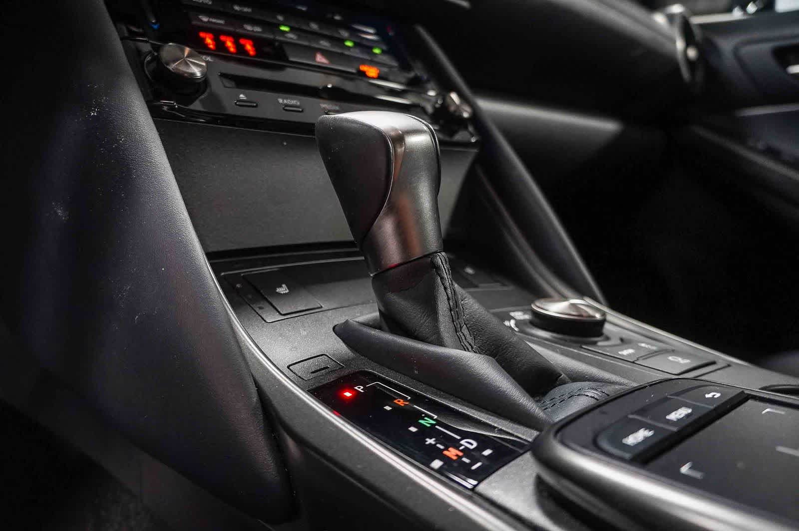 2024 Lexus IS 300 F SPORT Design