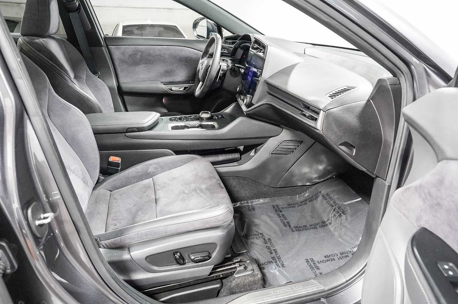 2023 Lexus RZ 450e Luxury