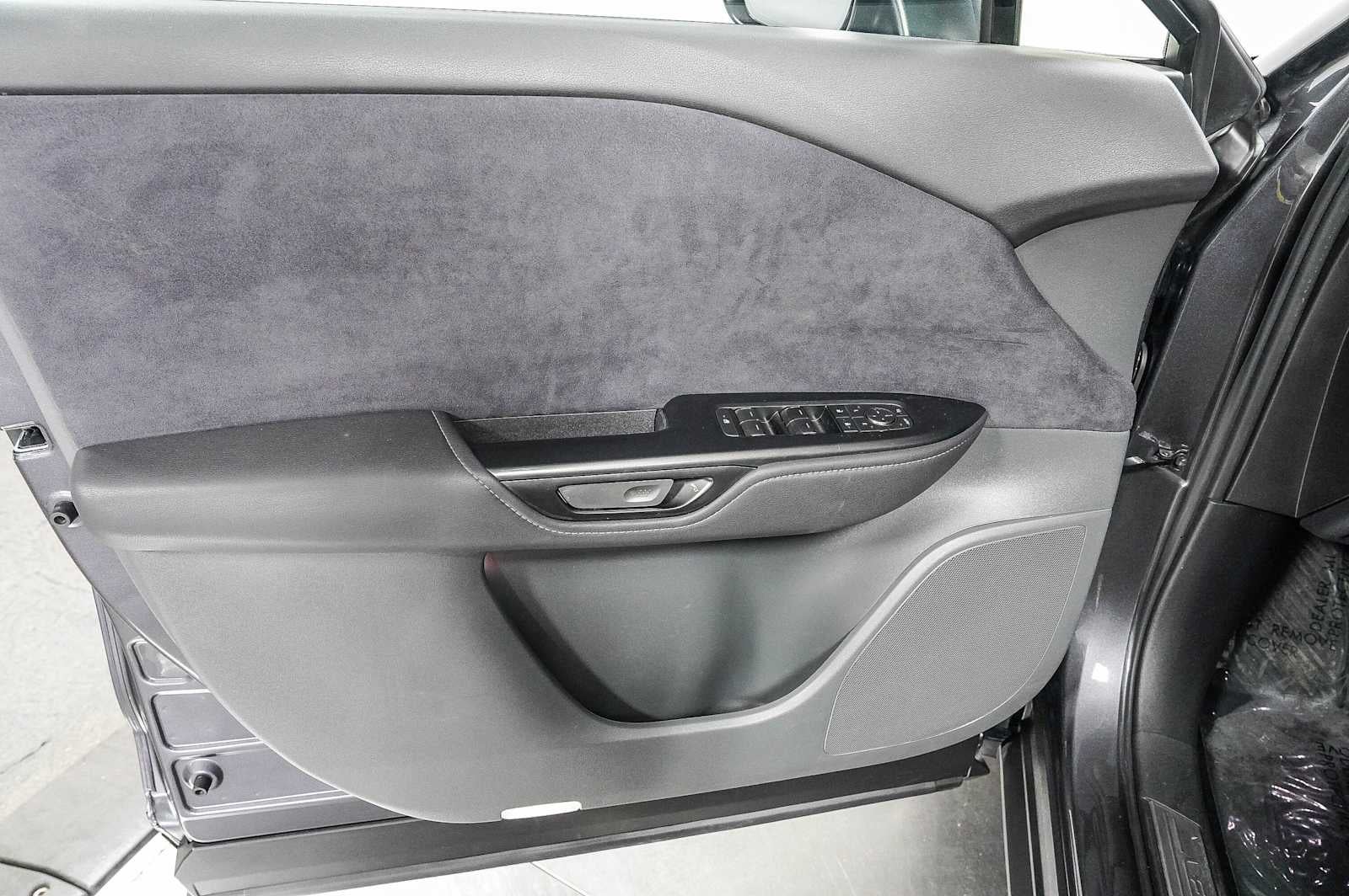 2023 Lexus RZ 450e Luxury