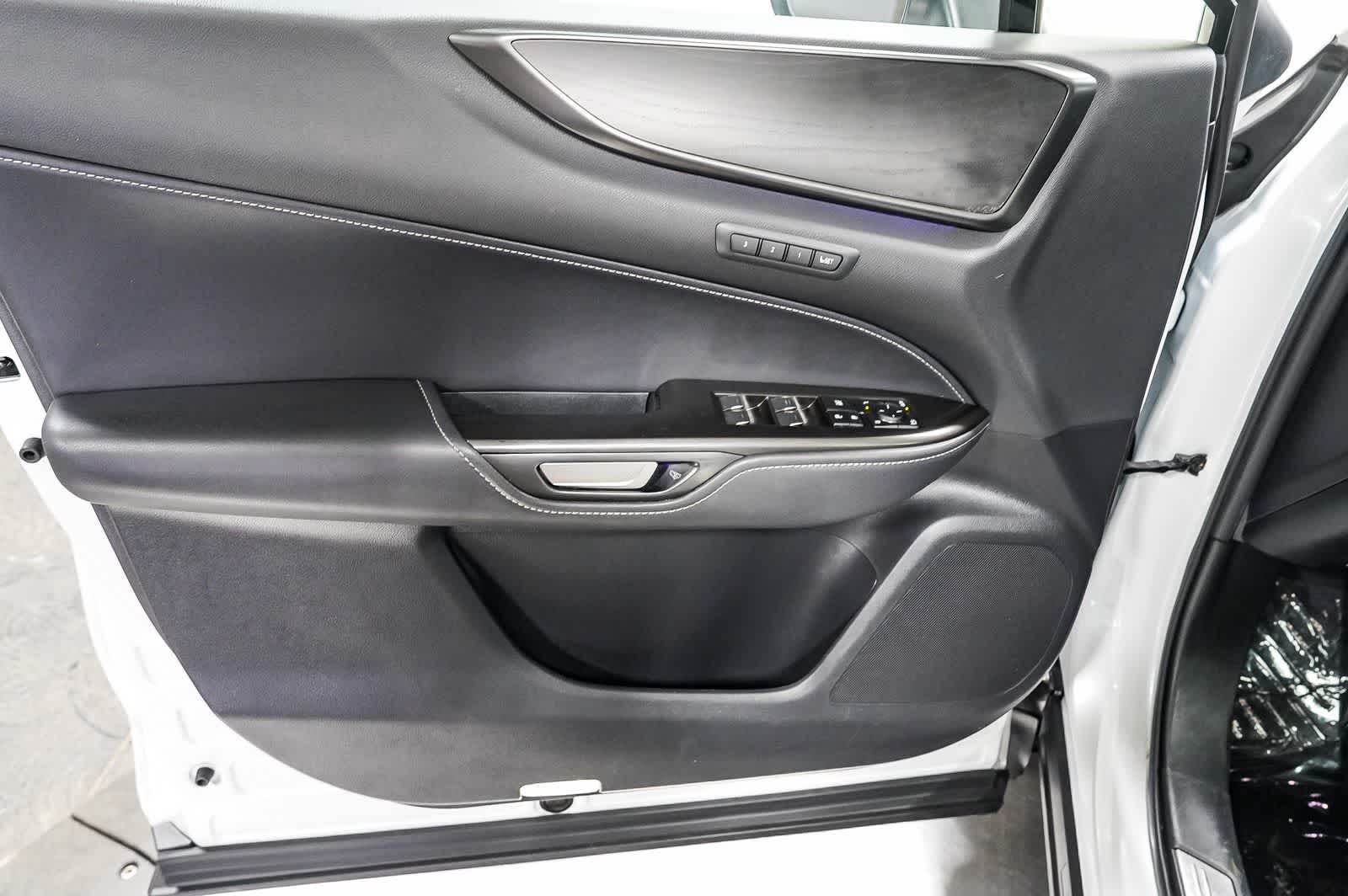 2023 Lexus NX 450h+ Luxury