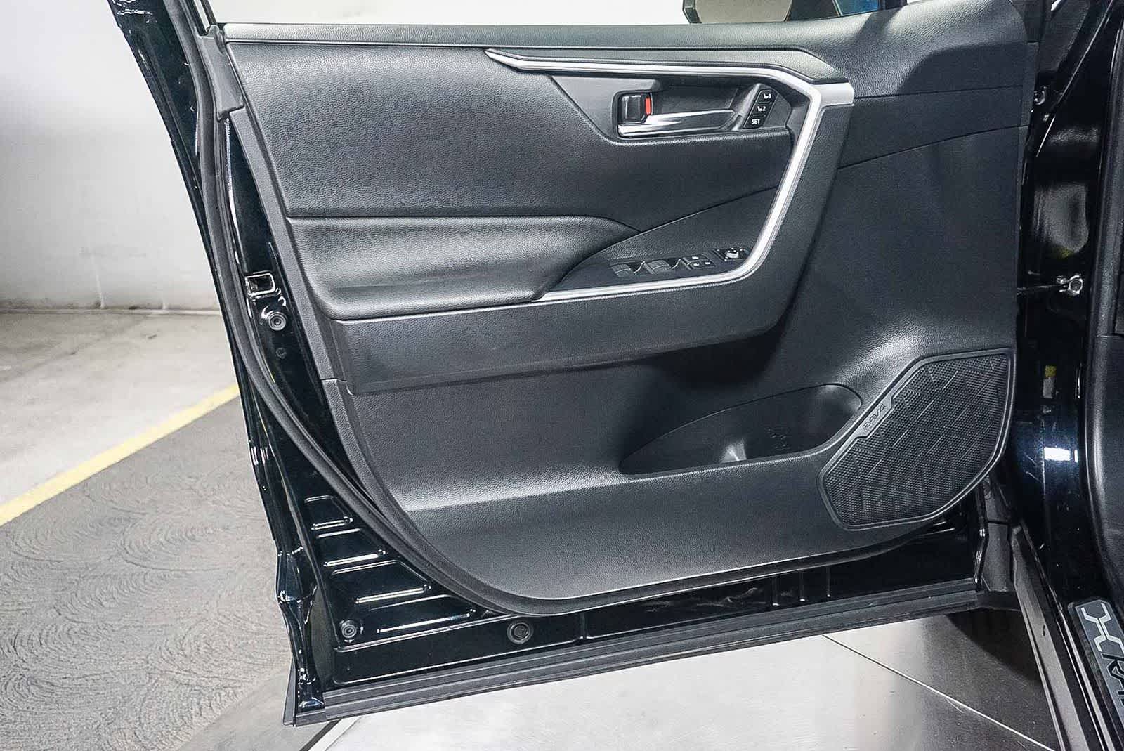 2025 Toyota RAV4 Hybrid XLE Premium