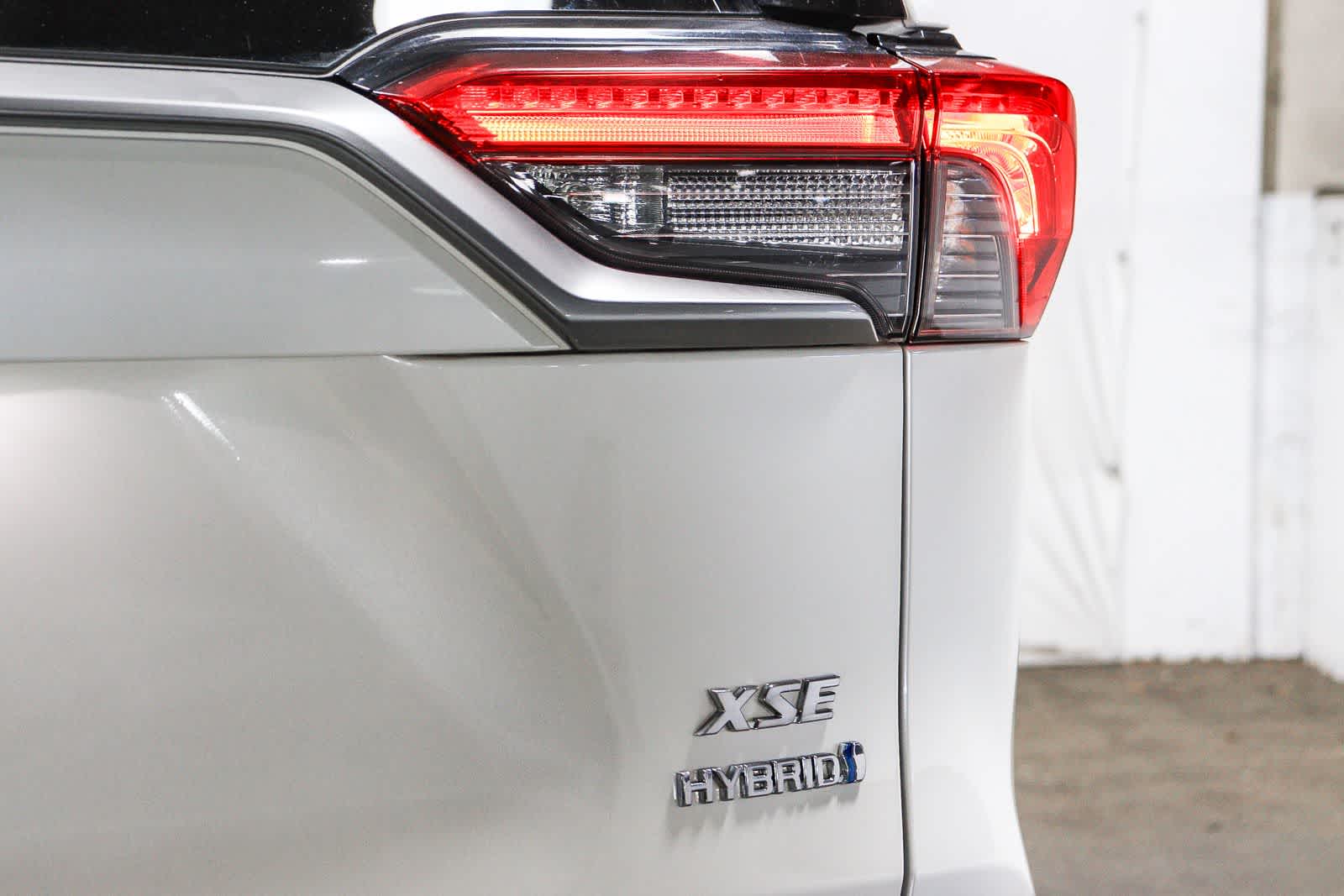 2020 Toyota RAV4 Hybrid XSE